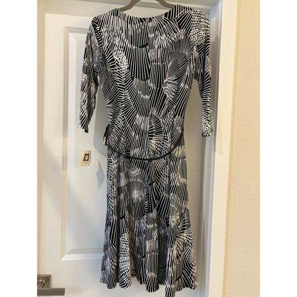 Anne Klein Black Camellia Belted Dress Size 6 (US) NWT - Picture 2 of 5